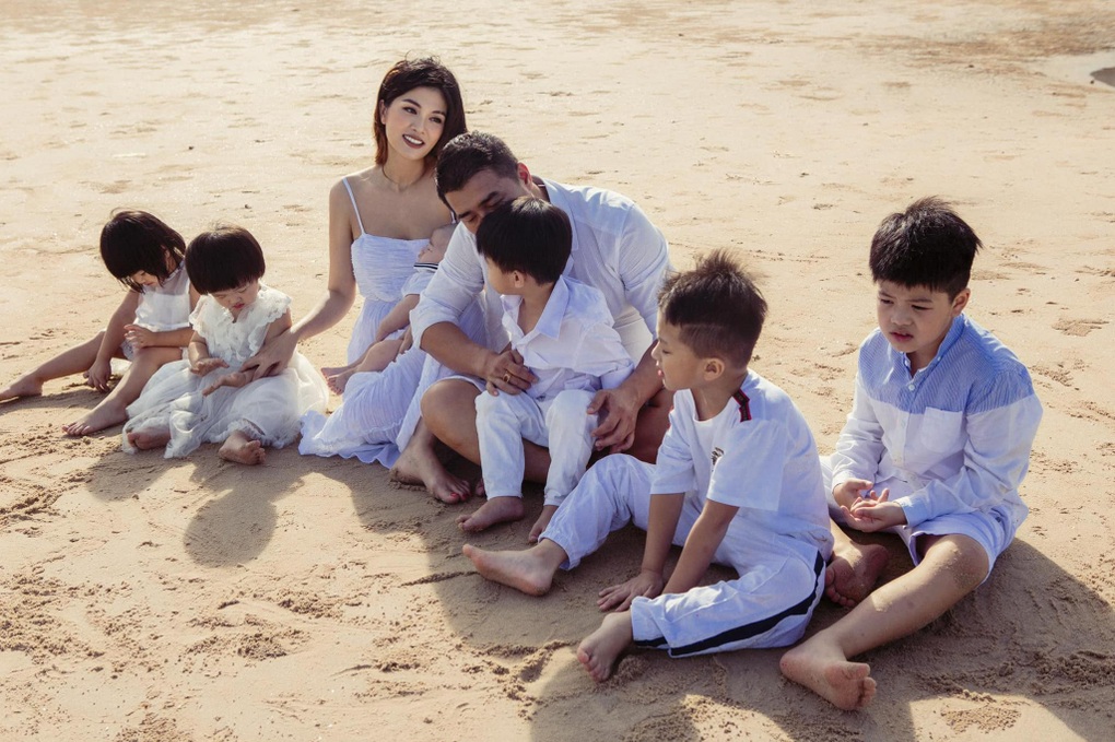 Hoa hậu 6 con Oanh Yến: Mỗi lần sinh con là bán 1 căn nhà, giờ ra sao? - 2 Hoa hậu 6 con Oanh Yến: Mỗi lần sinh con là bán 1 căn nhà, giờ ra sao? - 2