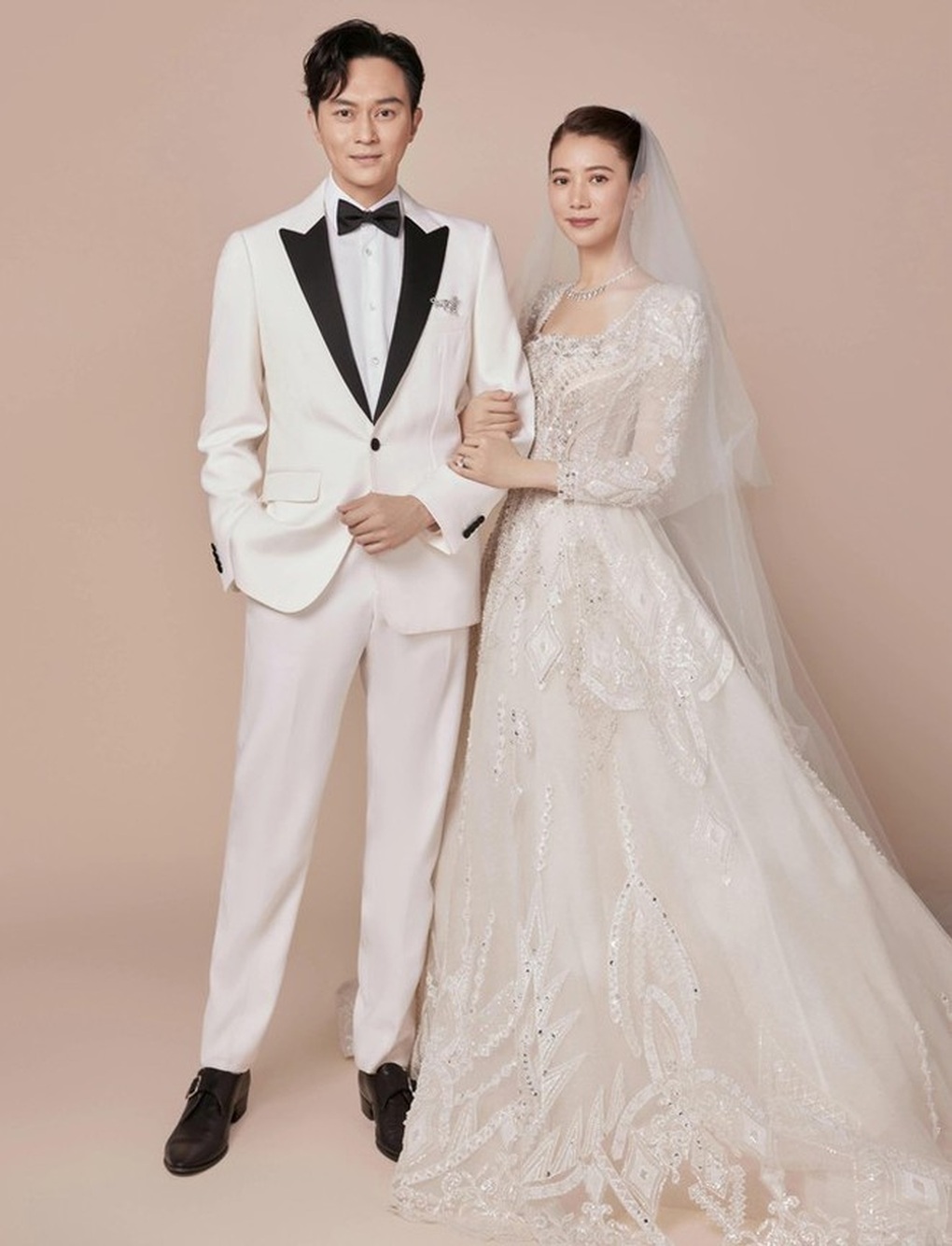 Vợ chồng Viên Vịnh Nghi và Trương Trí Lâm hứng bão chỉ trích - 2 Vợ chồng Viên Vịnh Nghi và Trương Trí Lâm hứng bão chỉ trích - 2