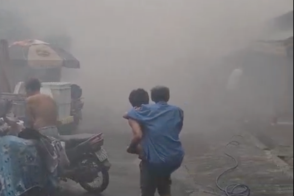 Cụ bà vừa khỏi Covid-19 suýt bị ngạt khói trong đám cháy - 1 Cụ bà vừa khỏi Covid-19 suýt bị ngạt khói trong đám cháy - 1