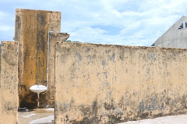 Quảng Ngãi: Nỗi lo nhà vệ sinh trường học xuống cấp