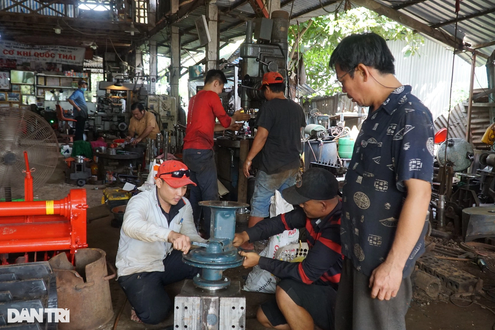 Kỹ sư bằng vợ cấp tạo ra nhiều máy móc giá trị, bán đi cả nước ngoài - 3 Kỹ sư bằng vợ cấp tạo ra nhiều máy móc giá trị, bán đi cả nước ngoài - 3