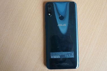 Trên tay Zenfone Max (M2) và Zenfone Max Pro (M2)