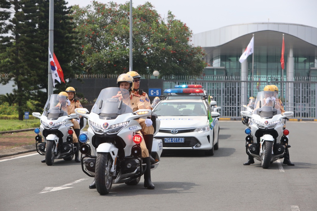 Dùng dàn siêu mô tô mới để dẫn đoàn Tổng thống Hàn Quốc thăm Việt Nam - 1 Dùng dàn siêu mô tô mới để dẫn đoàn Tổng thống Hàn Quốc thăm Việt Nam - 1