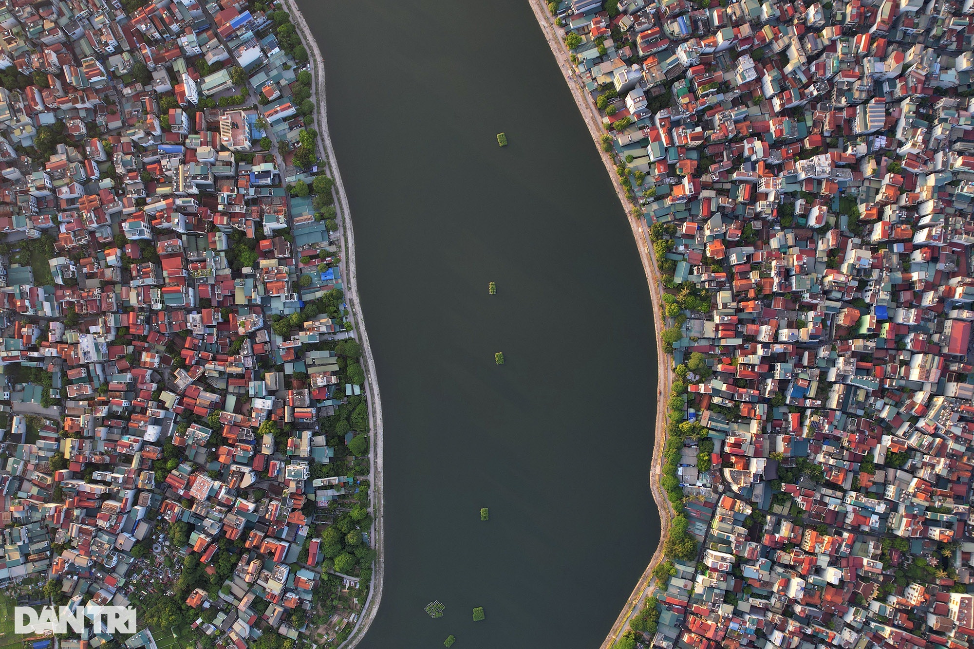 Những hồ nước như viên ngọc quí giữa rừng nhà dày đặc ở Hà Nội - 1 Những hồ nước như viên ngọc quí giữa rừng nhà dày đặc ở Hà Nội - 1