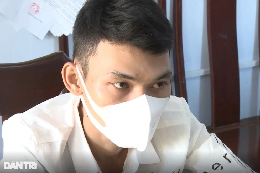 Đến nhà dì ruột chơi, tiện tay trộm tiền, vàng để tiêu xài - 1 Đến nhà dì ruột chơi, tiện tay trộm tiền, vàng để tiêu xài - 1