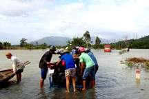 Nhặt ví hộ chị gái, người đàn ông bị lũ cuốn trôi
