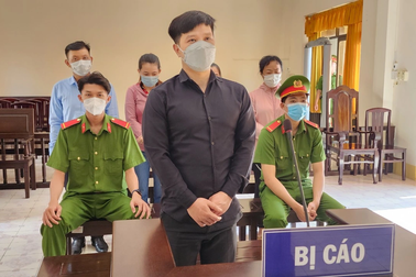 Làm giả 94 hồ sơ vay tiền ngân hàng, một cán bộ bệnh viện lĩnh 11 năm tù