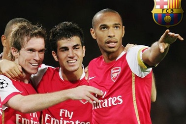 Một thập kỷ Barcelona "làm giàu" cho Arsenal