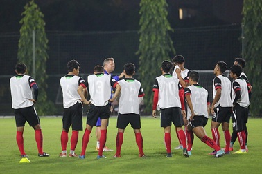 Cầu thủ Campuchia tập kín chờ đấu đội tuyển Việt Nam