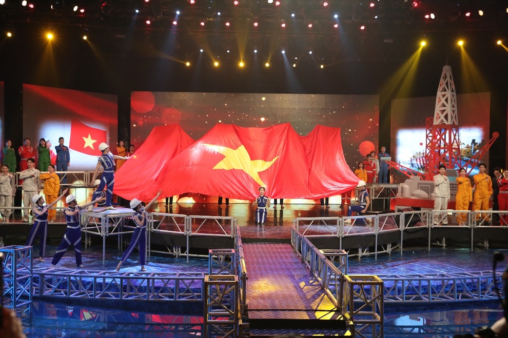 Kỷ niệm 60 năm Ngày Truyền thống ngành Dầu khí Việt Nam cùng chương trình Hành trình thắp lửa - 3 Kỷ niệm 60 năm Ngày Truyền thống ngành Dầu khí Việt Nam cùng chương trình Hành trình thắp lửa - 3