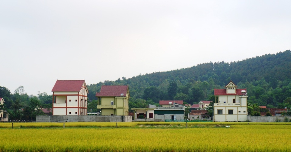 Làng thay da đổi thịt nhờ… tiền Kíp - 1 Làng thay da đổi thịt nhờ… tiền Kíp - 1