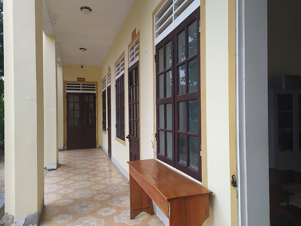 Trụ sở xã vắng tanh trong giờ hành chính, dân mỏi chân chờ cán bộ - 3 Trụ sở xã vắng tanh trong giờ hành chính, dân mỏi chân chờ cán bộ - 3