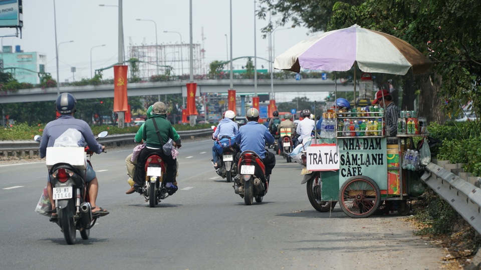 Người dân miền Tây đổ về Sài Gòn sau Tết - 7