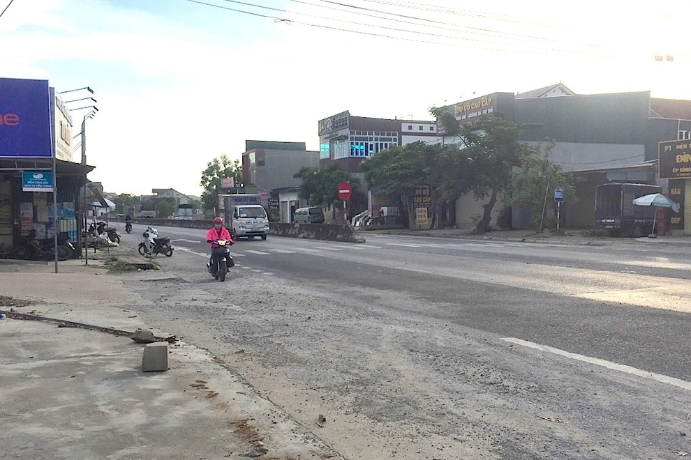 Chiến sĩ công an trực chốt kiểm soát Covid-19 bị ô tô tông tử vong - 1 Chiến sĩ công an trực chốt kiểm soát Covid-19 bị ô tô tông tử vong - 1