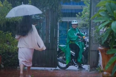 Ngày mưa mỏi tay lướt mạng xã hội, chẳng thấy gì ngoài... đồ ăn