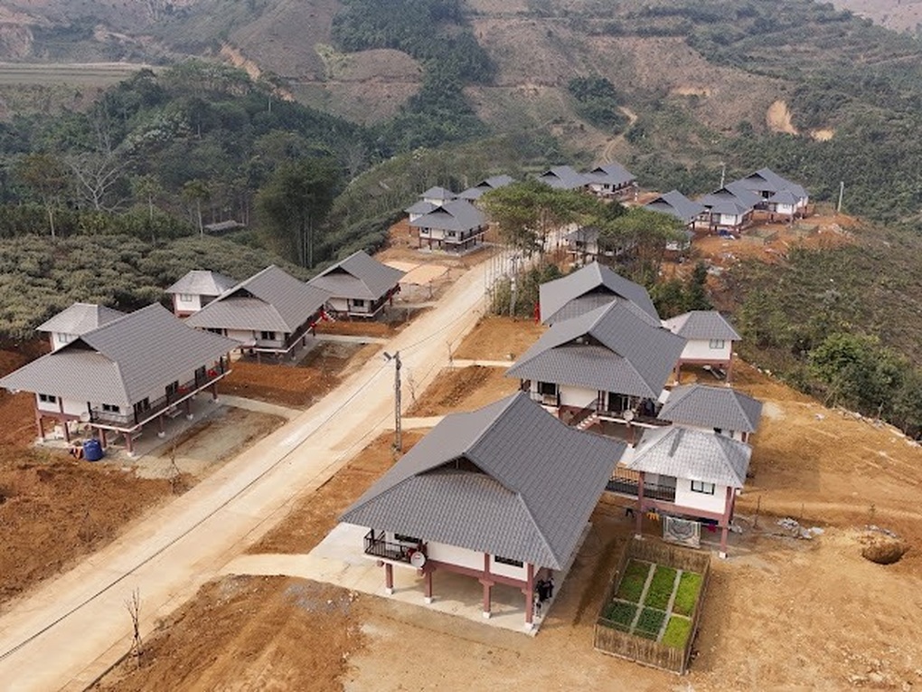 Người dân khu tái định cư Làng Nủ tất bật gói bánh chưng đón Tết - 1 Người dân khu tái định cư Làng Nủ tất bật gói bánh chưng đón Tết - 1