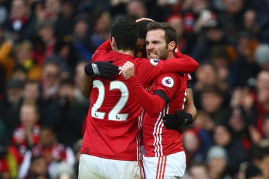 Vì sao Juan Mata ném giày khi ăn mừng bàn thắng vào lưới Watford?