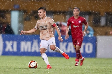 CLB Công an Hà Nội thắng Khánh Hòa trong trận "thủy chiến" ở Hàng Đẫy