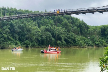 Vụ ô tô rơi khỏi cầu ở Thừa Thiên Huế: Tìm thấy nạn nhân thứ 2