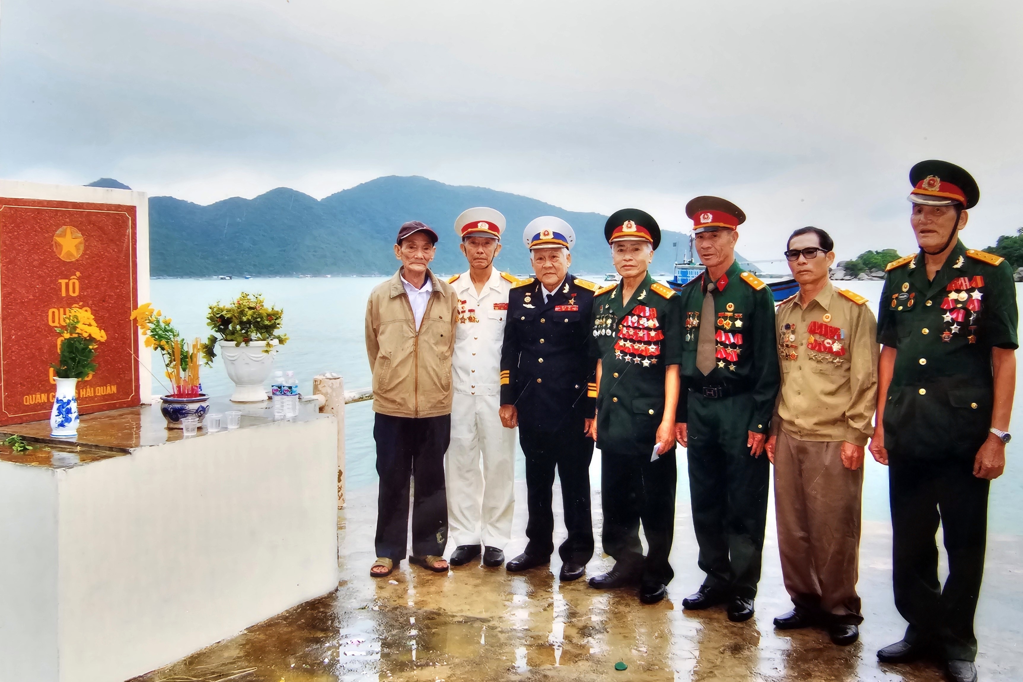 Chuyện chưa kể về hòn đá đặc biệt giúp tìm được 2 liệt sỹ sau gần 20 năm - 2 Chuyện chưa kể về hòn đá đặc biệt giúp tìm được 2 liệt sỹ sau gần 20 năm - 2
