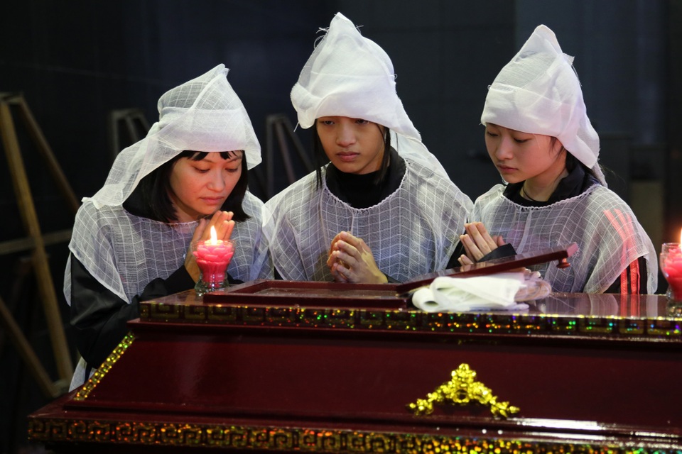 Nghẹn ngào giây phút tiễn biệt giọng ca Opera hàng đầu Việt Nam - 3 Nghẹn ngào giây phút tiễn biệt giọng ca Opera hàng đầu Việt Nam - 3