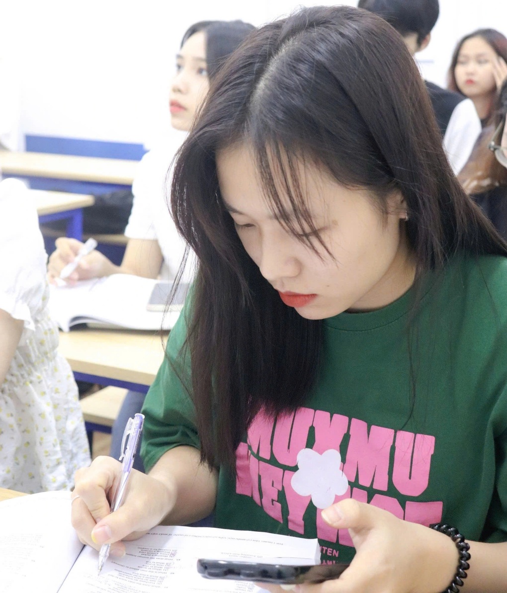 Bước ngoặt cuộc đời của cô nữ sinh nghèo ngày ấy - 2 Bước ngoặt cuộc đời của cô nữ sinh nghèo ngày ấy - 2