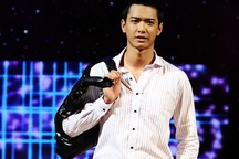 Hồ Đức Vĩnh nổi bật trong men's show với chiều cao "khủng"