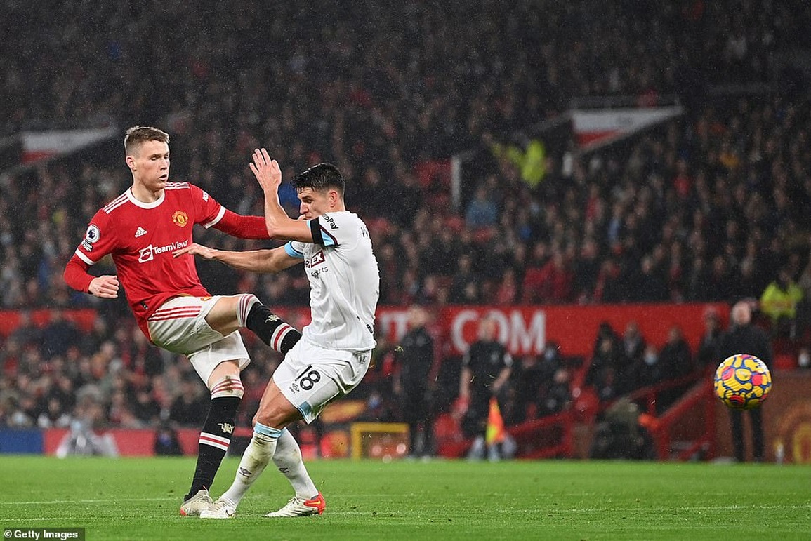 Ronaldo góp công giúp Man Utd đánh bại Burnley - 1 Ronaldo góp công giúp Man Utd đánh bại Burnley - 1