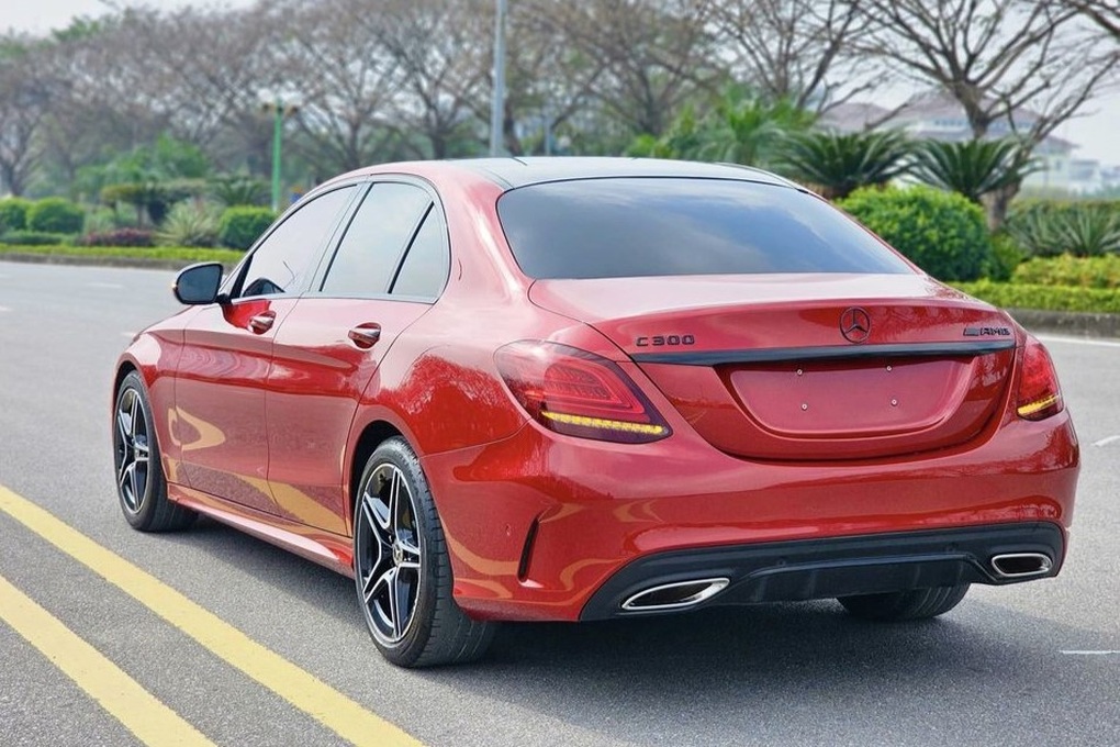 Mercedes-Benz C 300 AMG 2021 mất giá gần 800 triệu đồng sau 3 năm sử dụng - 2