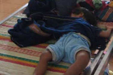 Mẹ mải mê làm rẫy, con bị rắn độc cắn