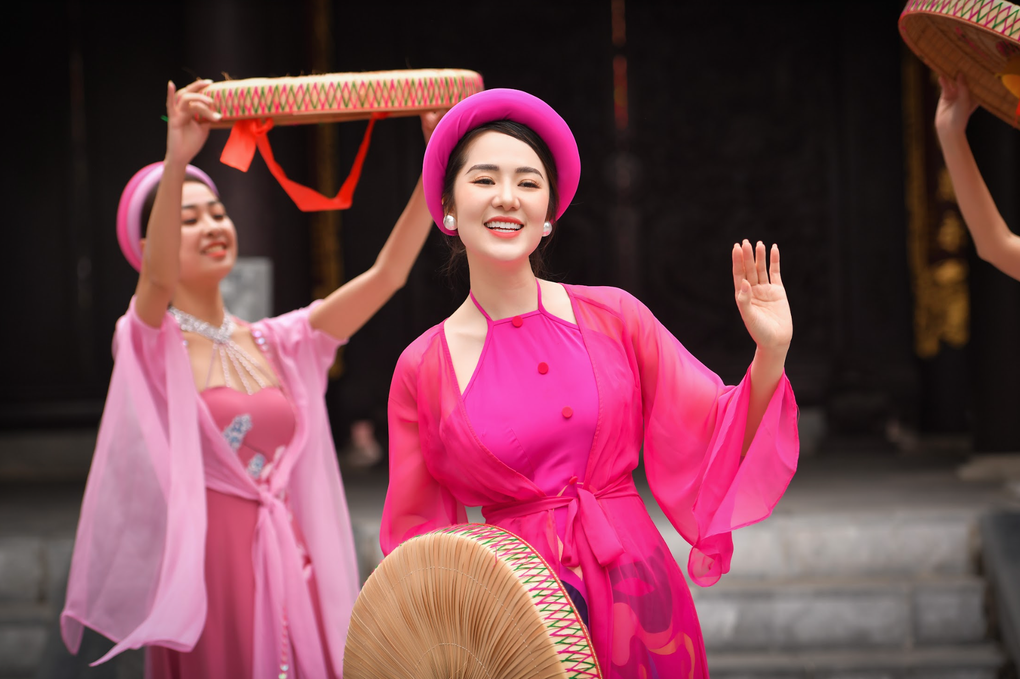 Á quân Sao Mai Phạm Thùy Dung ra mắt Duyên hẹn hội Lim - 2 Á quân Sao Mai Phạm Thùy Dung ra mắt Duyên hẹn hội Lim - 2