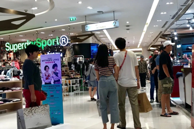 Đi du lịch nước ngoài: Người Việt vẫn nặng tâm lý "quà cáp"