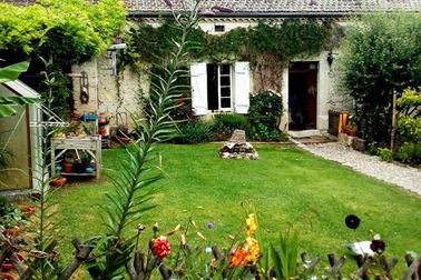 Cuộc sống gần gũi thiên nhiên trong khu vườn 2500m2 của cô gái 23 tuổi