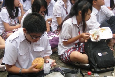 Bí thời gian, học trò “chán” ăn sáng