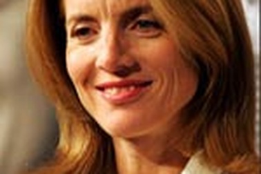 Caroline Kennedy mắc lỗi nói lặp nghiêm trọng