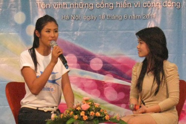 Hoa hậu Ngọc Hân giao lưu cùng trái tim thiện nguyện