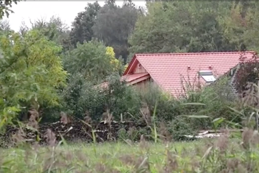 Con trai bỏ trốn, hé lộ bí mật khủng khiếp trong nông trại gia đình suốt 9 năm