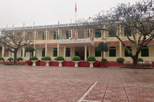 Bắt tạm giam thầy giáo dạy Văn dâm ô học sinh