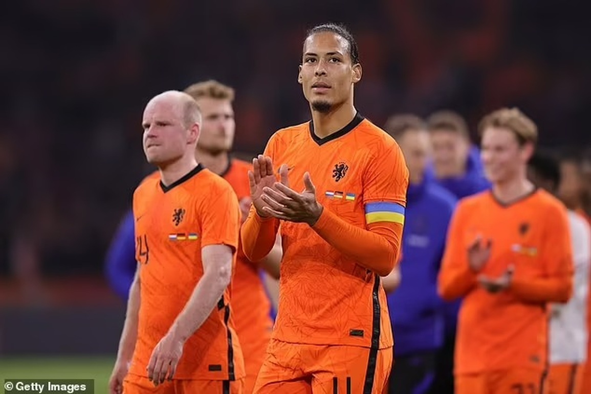 HLV Van Gaal tuyên bố đã chiến thắng bệnh ung thư - 2 HLV Van Gaal tuyên bố đã chiến thắng bệnh ung thư - 2