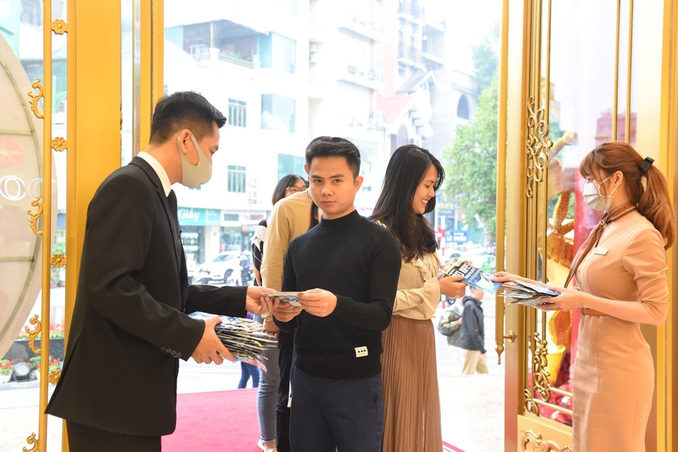 Ngày Vía Thần Tài trúng mùa dịch: Nhà vàng tặng hàng độc cho khách - 5 Ngày Vía Thần Tài trúng mùa dịch: Nhà vàng tặng hàng độc cho khách - 5