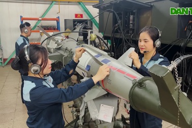Bên trong nhà máy A31, nơi những "bông hồng thép" sửa chữa tên lửa