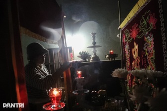 Những đêm không ngủ của người dân rốn lũ Hòa Thịnh