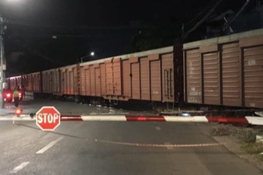 Bất ngờ nhảy vào đoàn tàu đang lao tới, người đàn ông chết thảm