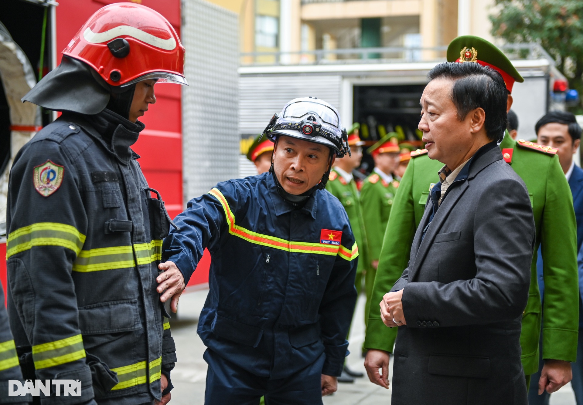 Phó Thủ tướng Trần Hồng Hà chúc Tết người già neo đơn, bệnh nhân ung thư - 3 Phó Thủ tướng Trần Hồng Hà chúc Tết người già neo đơn, bệnh nhân ung thư - 3