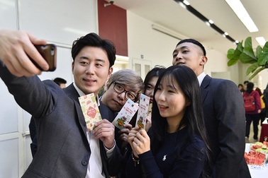 Đại học Hà Nội tổ chức "Xuân đoàn viên 2021" cho lưu học sinh nước ngoài