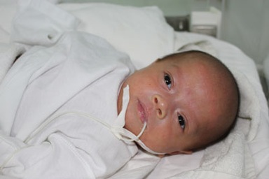 Bé Ngọc Anh chính thức trở về mái ấm gia đình