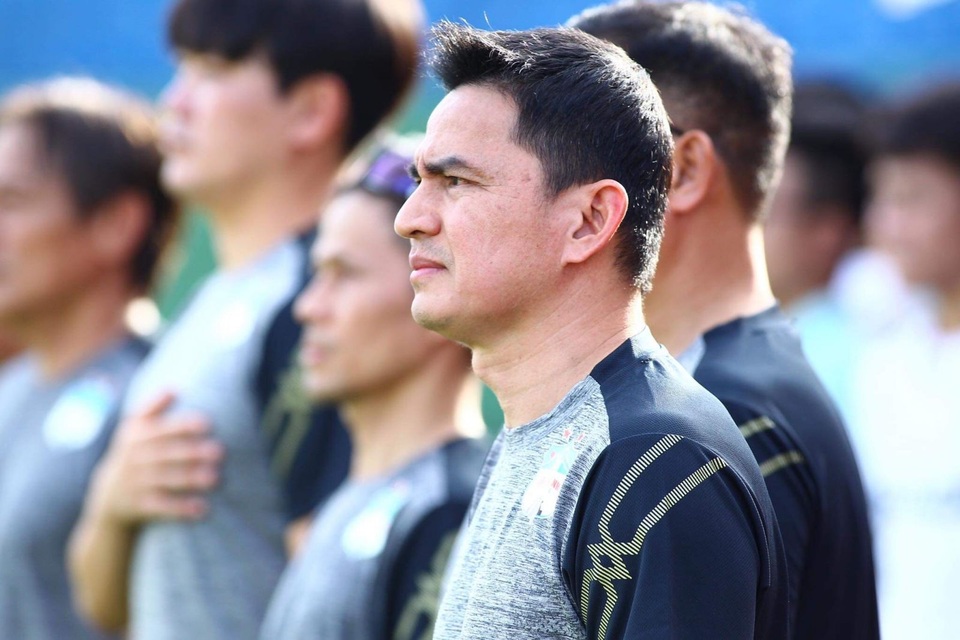 Kiatisuk và những huấn luyện viên nổi tiếng hiện diện ở V-League 2021 - 1 Kiatisuk và những huấn luyện viên nổi tiếng hiện diện ở V-League 2021 - 1