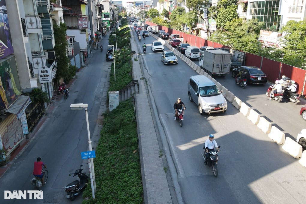 Phân luồng đường Âu Cơ phục vụ thi công sau thời gian dài chậm tiến độ - 2 Phân luồng đường Âu Cơ phục vụ thi công sau thời gian dài chậm tiến độ - 2