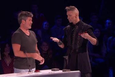 Làm giám khảo truyền hình thực tế... nguy hiểm tính mạng cỡ nào?