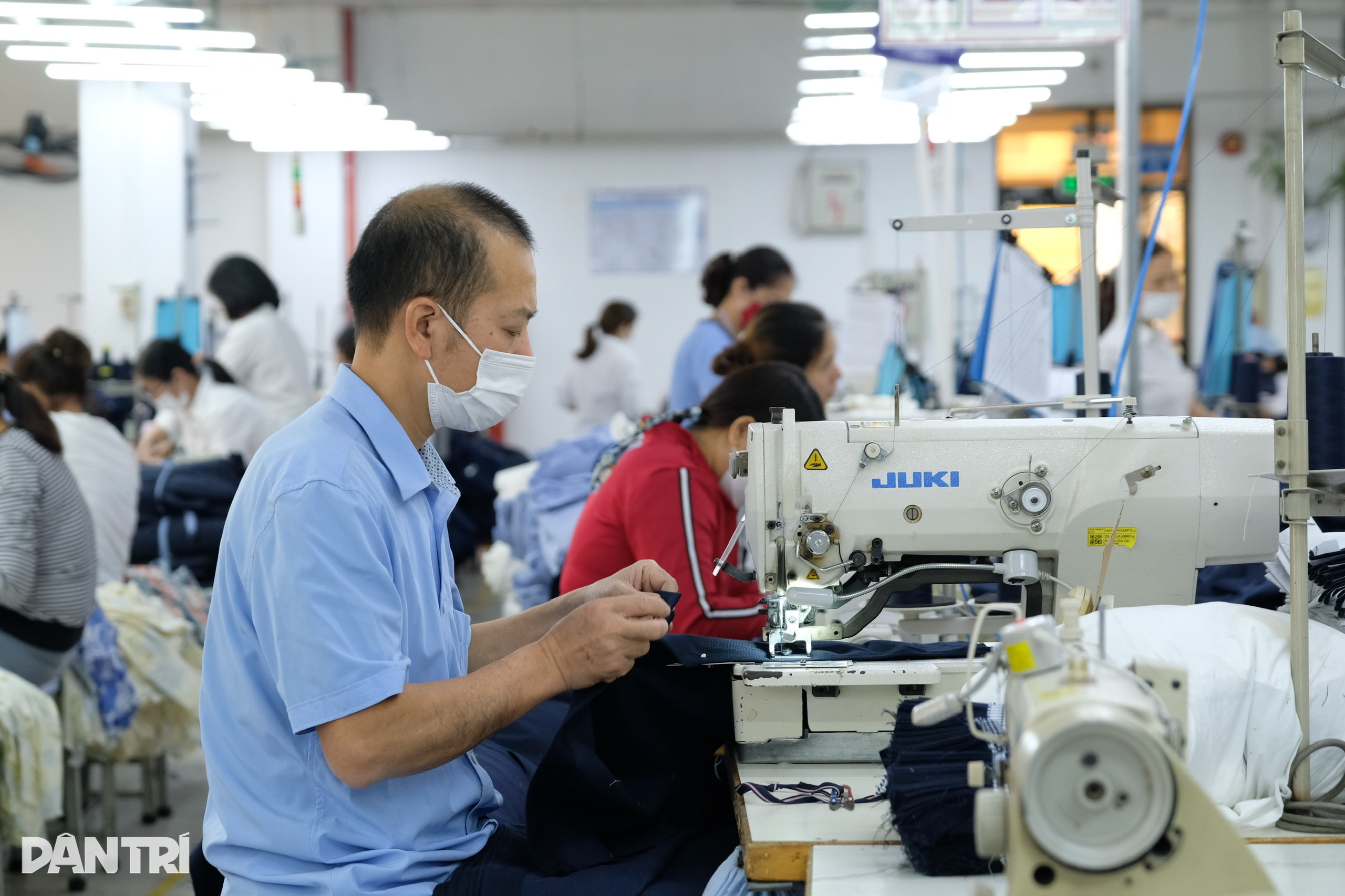 Wirtschaftsvertreter einigen sich auf Erhöhung des Mindestlohns bis 2024 - 1 Đại diện doanh nghiệp đồng ý phải tăng lương tối thiểu vào năm 2024 - 1